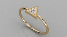 Charger l'image dans la galerie, Bague de type solitaire en forme de triangle personnalisable