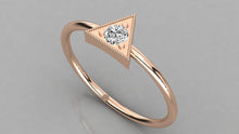 Charger l'image dans la galerie, Bague de type solitaire en forme de triangle personnalisable