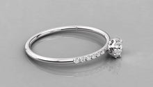 Charger l'image dans la galerie, Bague style solitaire avec pierres sur les épaules