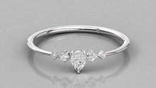 Charger l'image dans la galerie, Bague délicate personnalisable avec coupe Poire centrale
