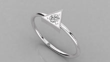 Charger l'image dans la galerie, Bague de type solitaire en forme de triangle personnalisable