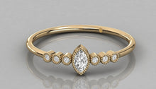 Charger l'image dans la galerie, Bague personnalisable avec au centre une Marquise