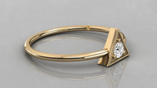Charger l'image dans la galerie, Bague de type solitaire en forme de triangle personnalisable