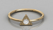 Charger l'image dans la galerie, Bague de type solitaire en forme de triangle personnalisable